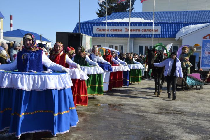 Мензелинцы весело отпраздновали Масленицу