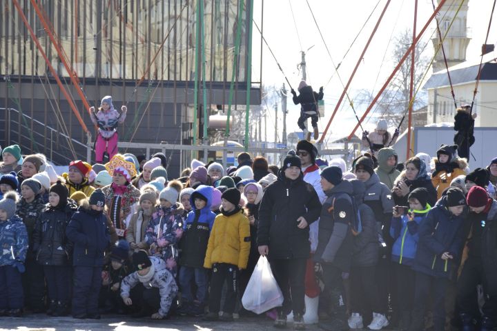 Минзәләлеләр Май чабу — Масленица бәйрәмен күңелле уздырды