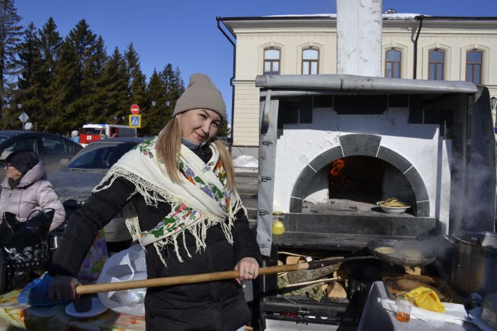 Минзәләлеләр Май чабу — Масленица бәйрәмен күңелле уздырды
