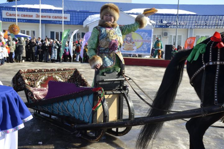 Минзәләлеләр Май чабу — Масленица бәйрәмен күңелле уздырды