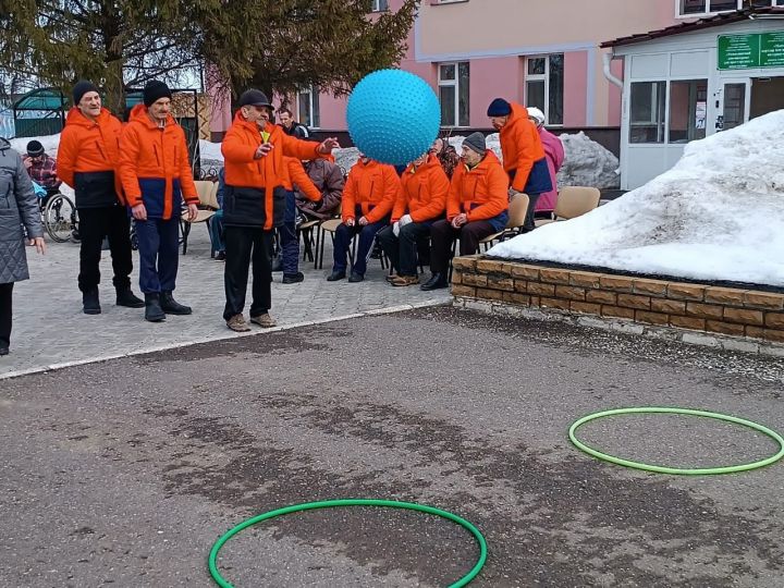 Минзәлә картлар һәм инвалидлар интернат-йортында спорт чарасы узды