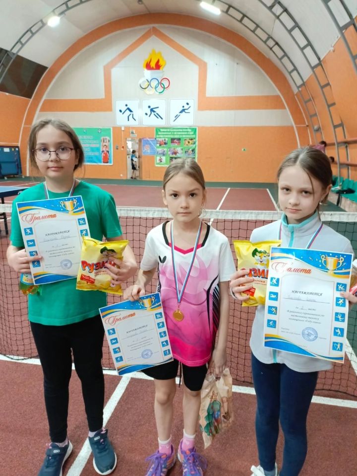 Учащиеся школ и ССУЗов Мензелинска соревновались по настольному теннису