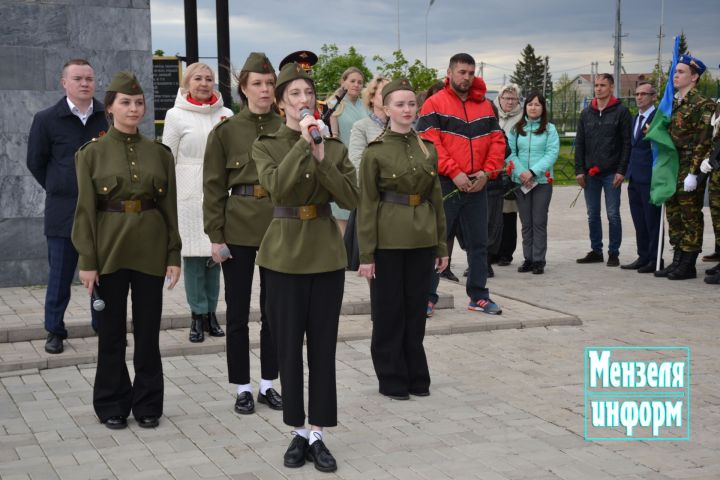 Почетным гостем молодежного митинга в Мензелинске стал участник СВО Рамиль Шакирзянов