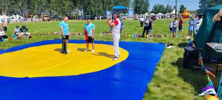 Делегация Мензелинска побывала в селе Юлдус Курганской области.