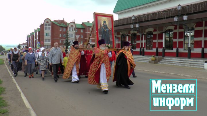 В Мензелинске в День памяти преподобномученицы Маргариты прошло праздничное богослужение и крестный ход