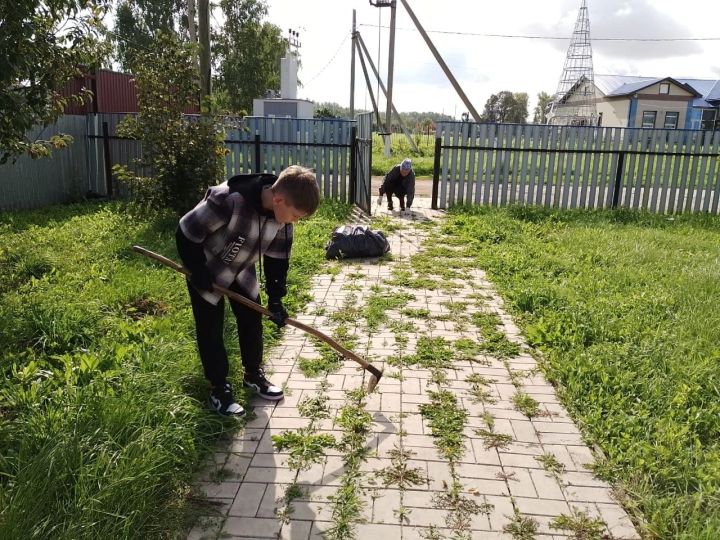 В поселке имени Воровского через труд воспитывают бережное отношение к природе родного края