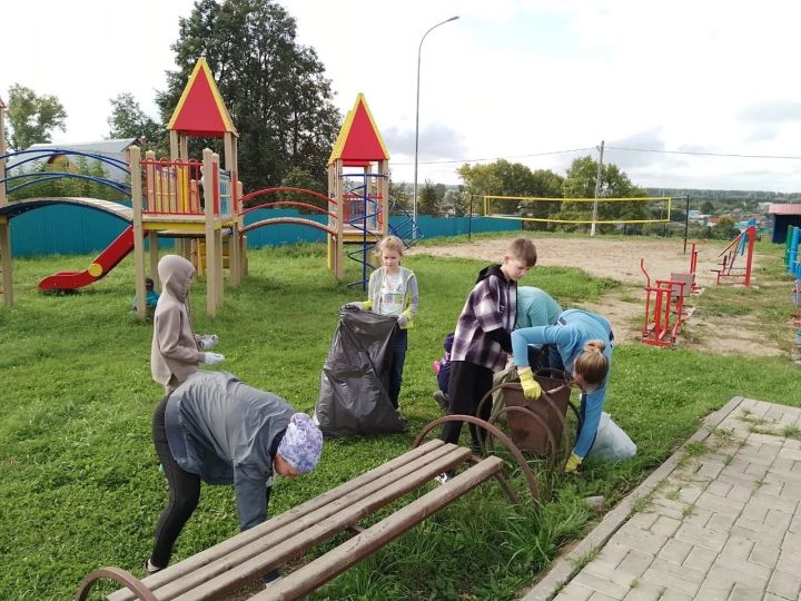 В поселке имени Воровского через труд воспитывают бережное отношение к природе родного края