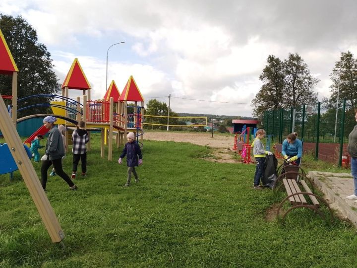 В поселке имени Воровского через труд воспитывают бережное отношение к природе родного края