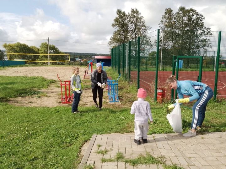 В поселке имени Воровского через труд воспитывают бережное отношение к природе родного края