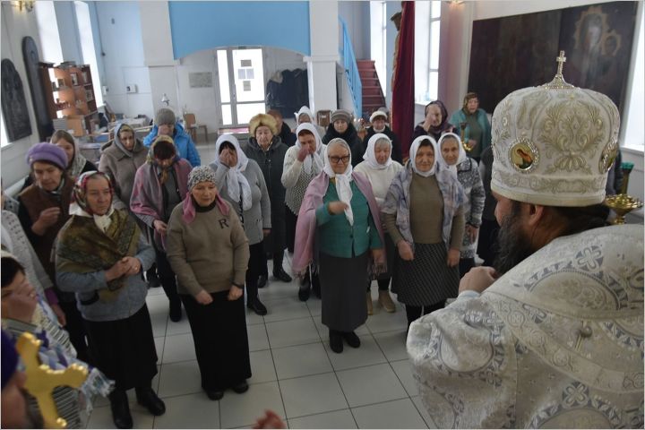 В Казанско-Богородицкой церкви Мензелинска епископ Набережночелнинский и Елабужский Гавриил совершил богослужение