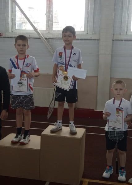 Бадминтонисты Мензелинска выиграли 8 медалей в Сарманове