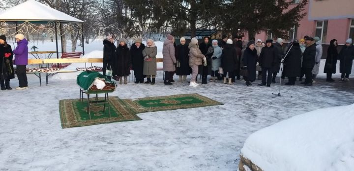 Бүген Минзәләдә күренекле шагыйрә Салисә Гәрәеваны  соңгы юлга озаттылар
