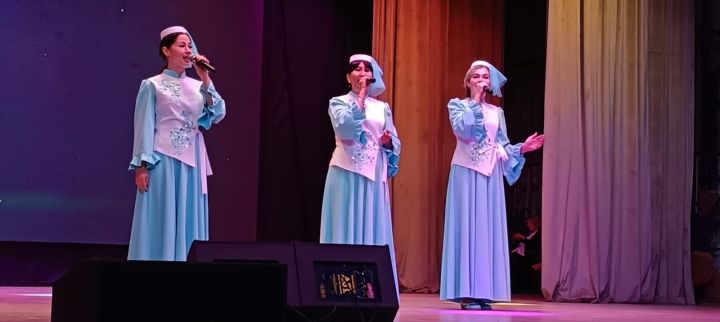 В районном Дворце культуры прозвучали теплые слова и мелодии в честь Дня пожилых людей