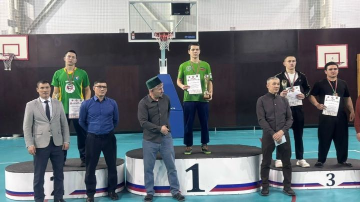 Валиева, Самматова и Юнзеля наградили в Актаныше