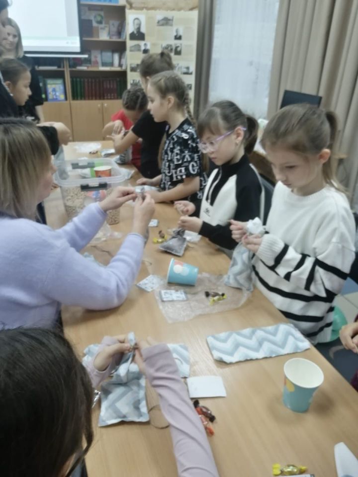 Вклад в победу: второклассники СОШ № 1 создают полезные вещи для СВО