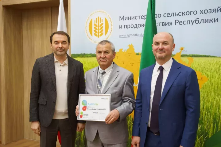 Журналист «Мензеля-информ» Дильфас Галиев награжден в творческом конкурсе «Инновации с „Август-Агро“»