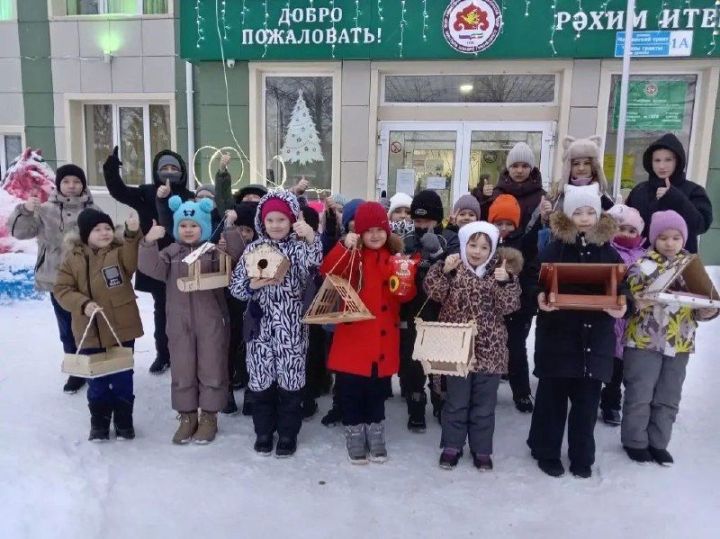 Забота начинается с детства: Учащиеся гимназии помогают пернатым