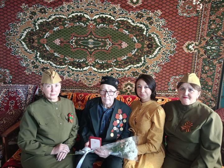 В Урусовском сельском поселении ветеранам вручили медали в честь 80-летия Победы