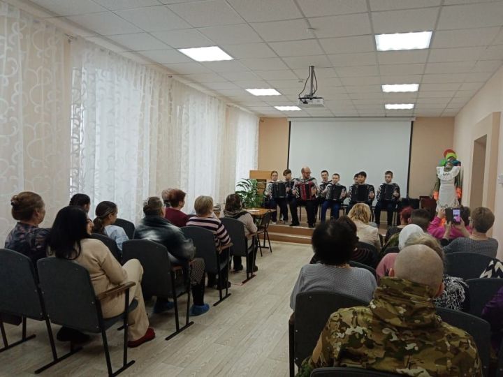 Показали патриотический концерт