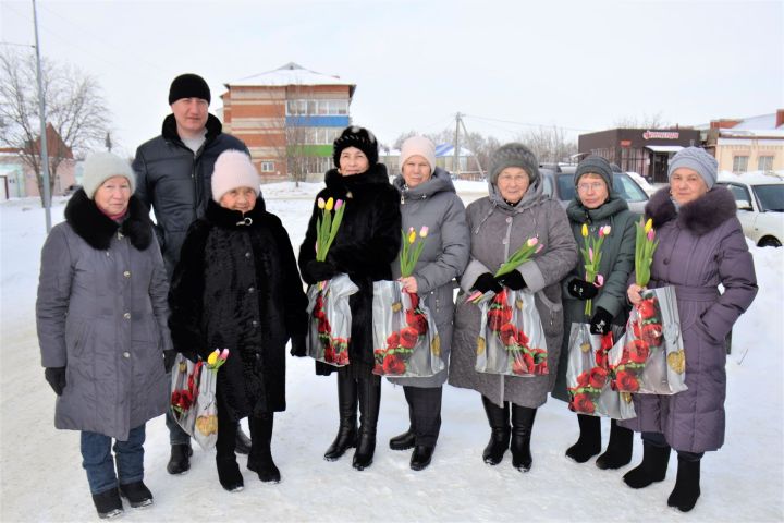 На помощь Мензелинским дворникам приходят активные жильцы