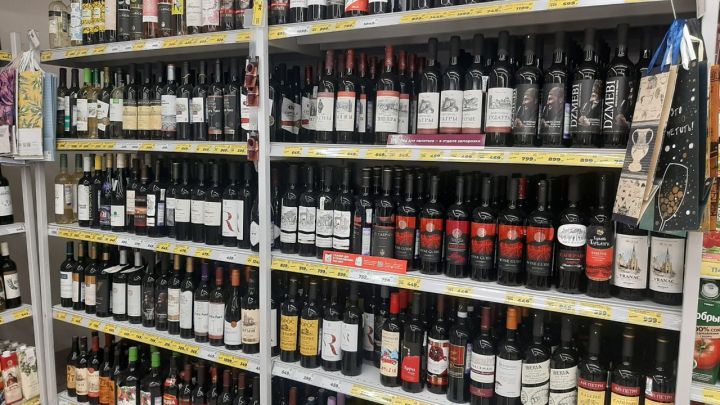 Украл, выпил, в тюрьму: Житель Мензелинска осужден за кражу вина