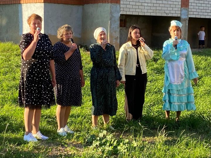 Авыл үзешчәннәре шәһәр халкына концерт күрсәтте