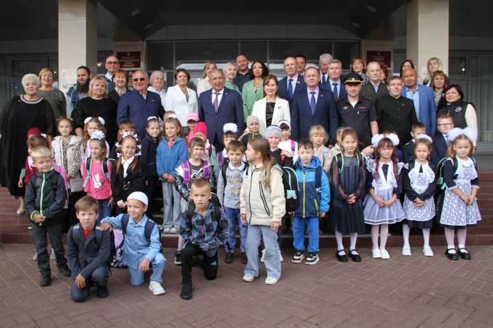 В Мензелинске прошла акция «Помоги собраться в школу»