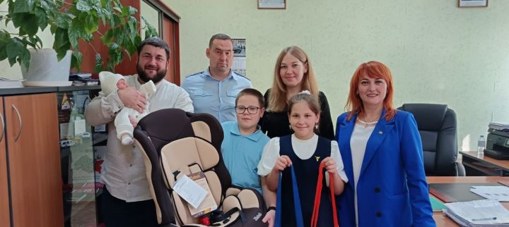 В рамках недели Безопасности дорожного движения в Мензелинском районе проходит акция «Ребенок — главный пассажир»