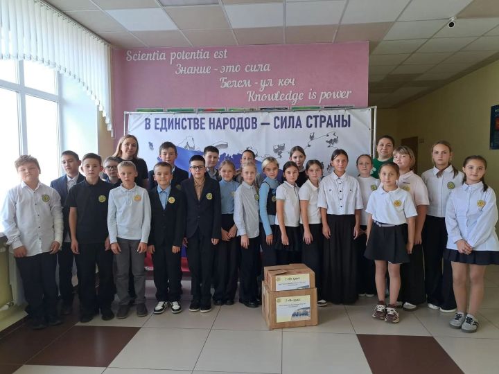 Мензелинские школьники подготовили подарки для бойцов СВО