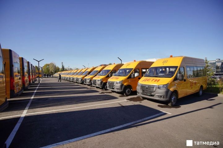 В мензелинские школы поступили два новых автобуса