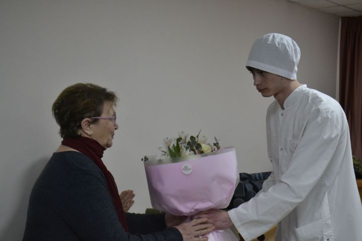 Минзәлә медицина училищесында Батырлык дәресендә хәтер тактасын ачтылар