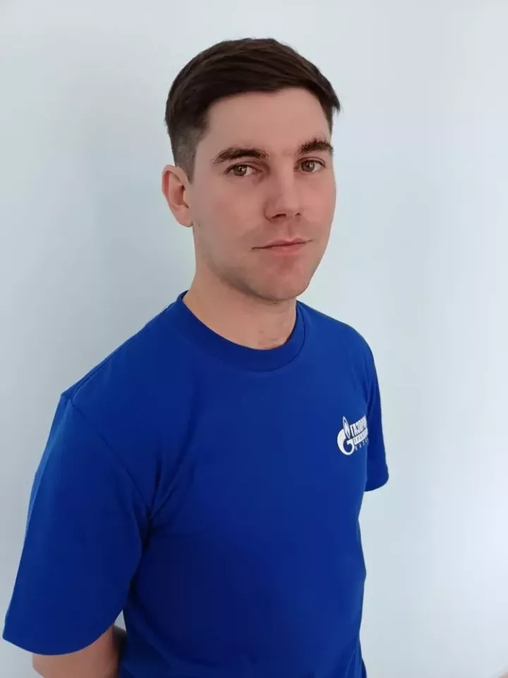 Водитель Renault выехал на встречную полосу и столкнулся с грузовиком