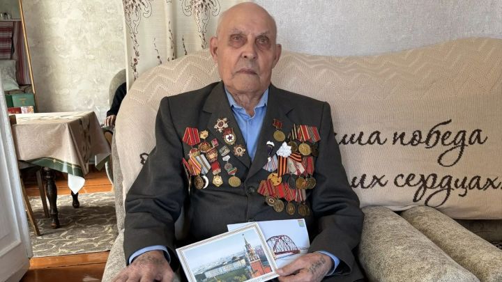 «И в 99 — бодр и в строю»: ветеран Михаил Тихонов с радостью встречает День Победы