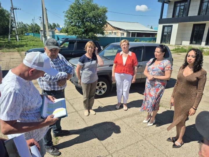 Айдар Салахов авыл җирлекләре башлыклары, хуҗалык җитәкчеләре белән очрашты