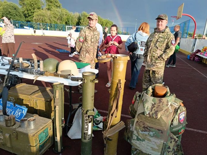 В рамках «Курше» в поселке Нефтяников представили подлинные артефакты из зоны СВО