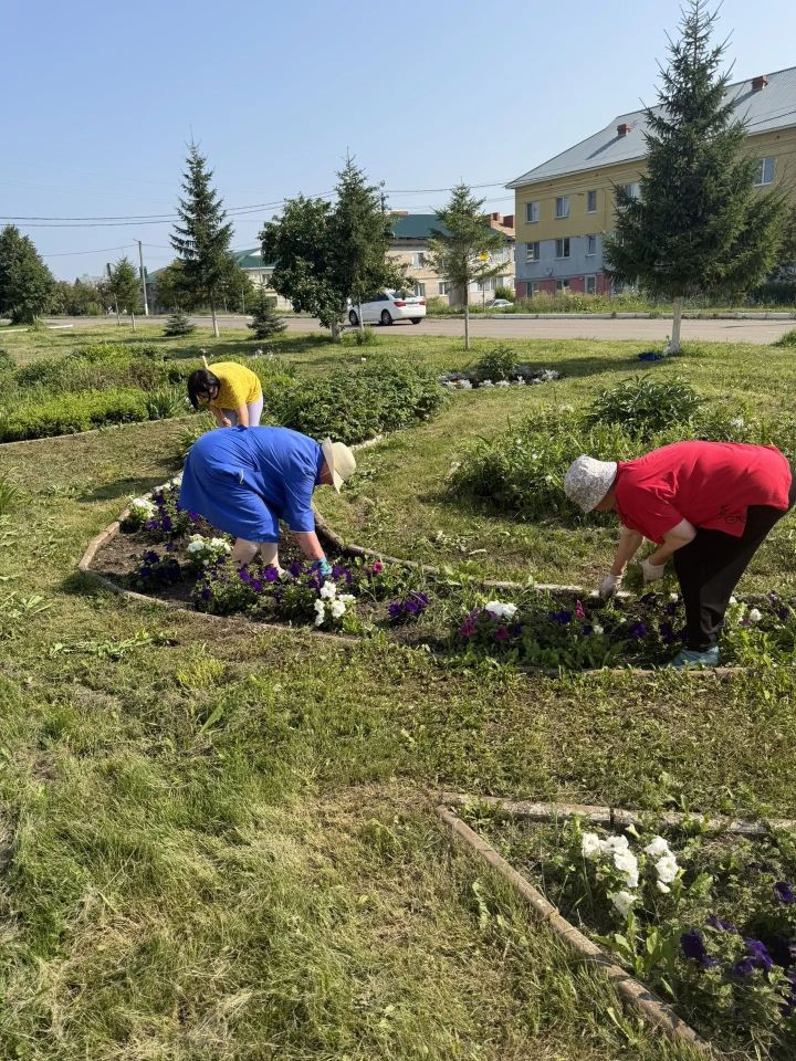 В Мензелинске продолжаются работы по благоустройству общественных пространств