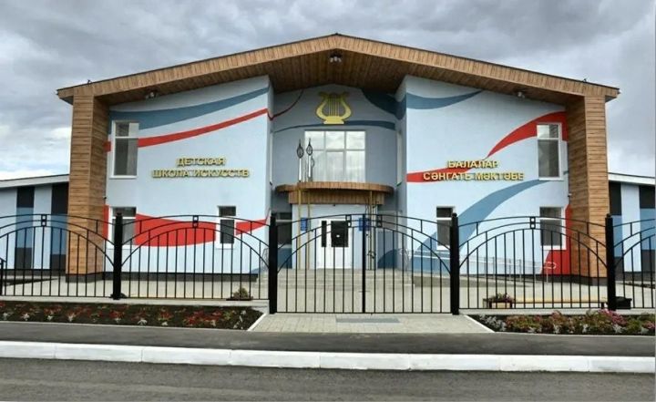 Глава Мензелинского района Айдар Салахов поздравил с Днём строителя