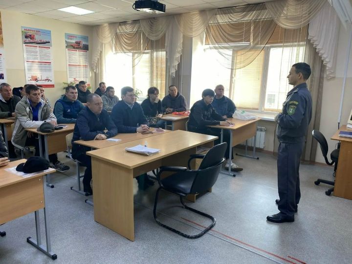 Экзамены на тракториста-машиниста прошли в Мензелинском сельскохозяйственном техникуме