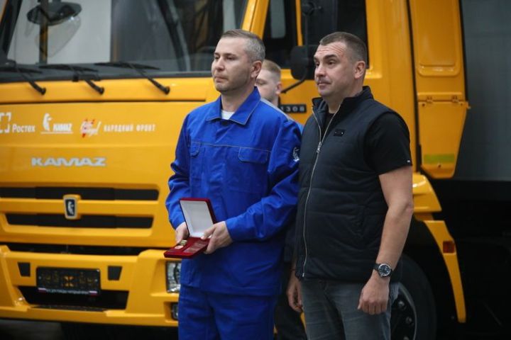 Уроженцу Мензелинского района Ильшату Шияпову вручили нагрудный знак