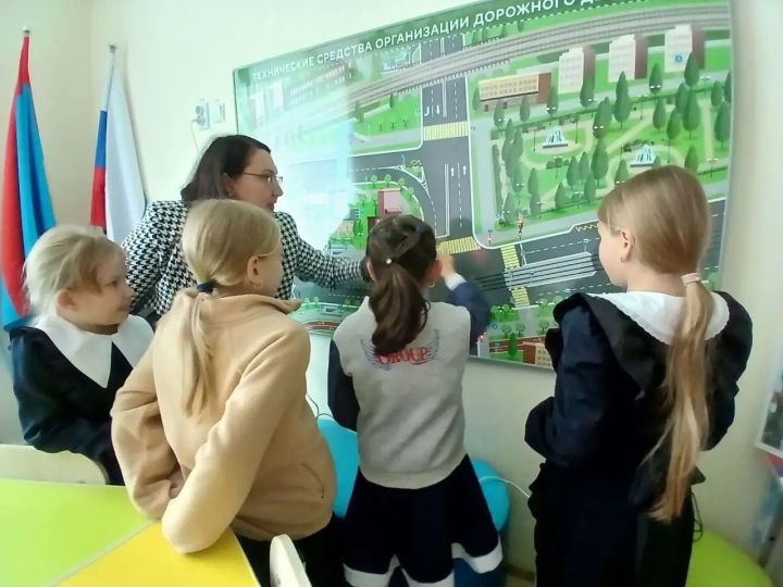 В Николаевской библиотеке напомнили детям о правилах дорожного движения